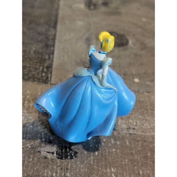 Mini Cinderella princess Disney running ball toy figure - Picture 3 of 5